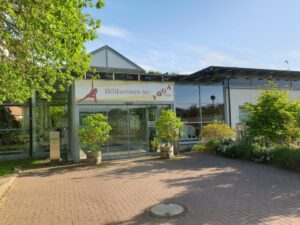 Seminarhaus Shanti 23805 Horn-Bad Meinberg (Teutoburger Wald) Besonderheiten: Hoteleigenes Naturgebiet Günstige Übernachtung 2 vegane Mahlzeiten Großes Seminarhaus Nächster Termin: 20.-24.10.2025 Details siehe unten